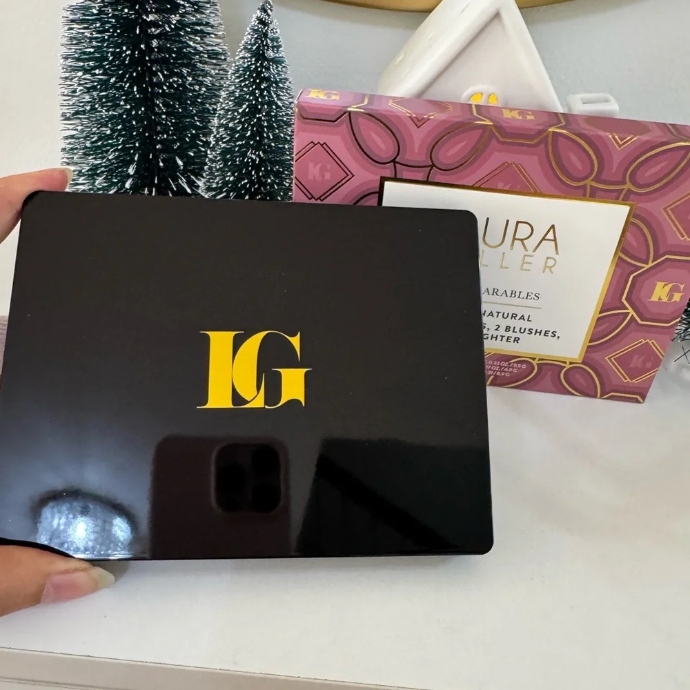 Laura Geller THE WEARABLES PURELY NATURAL 9 Eyeshadows, 2 Blushes, 1 Highlighter